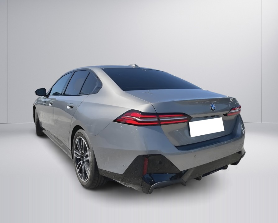 BMW 5 Series 2024 — imagine 3