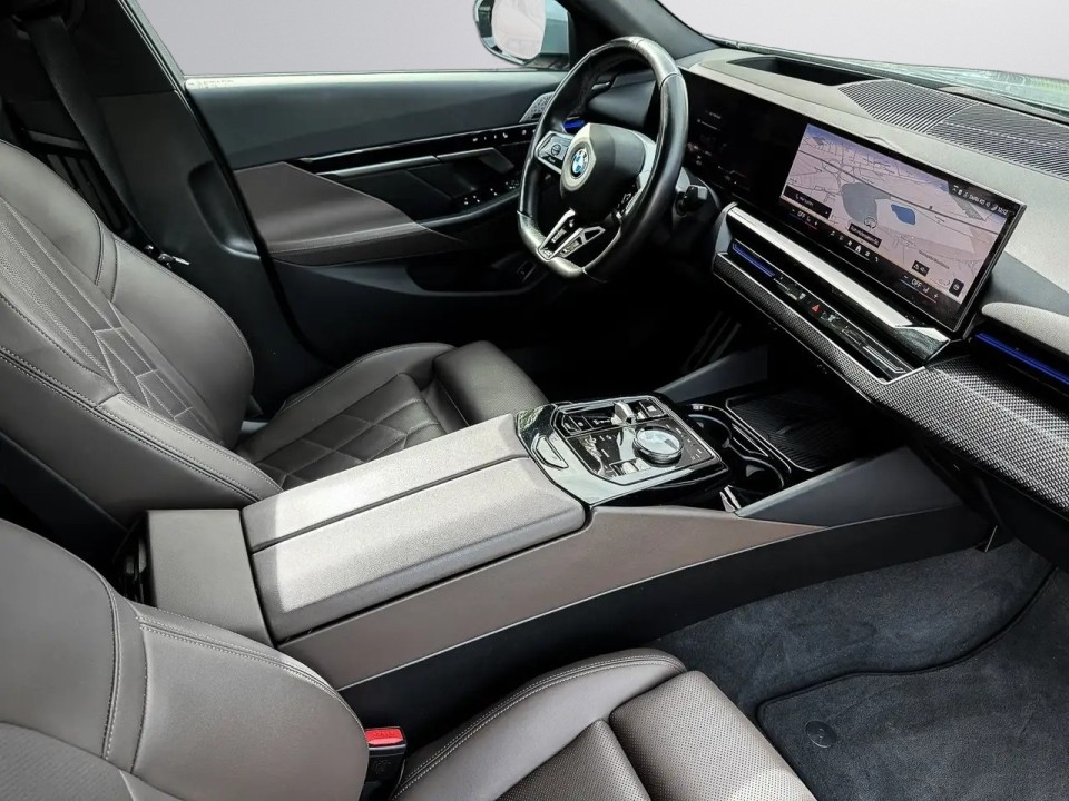 BMW 5 Series 2023 — imagine 17