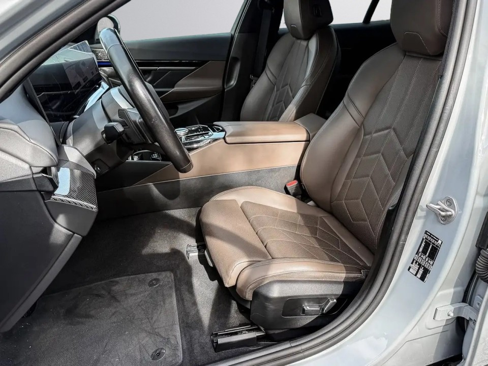 BMW 5 Series 2023 — imagine 19