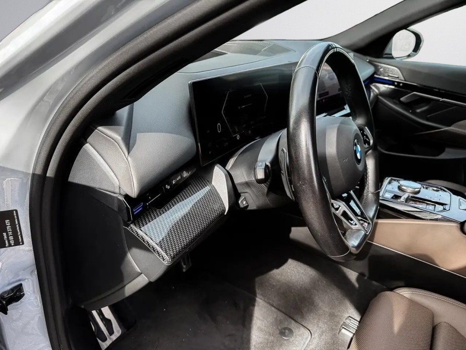 BMW 5 Series 2023 — imagine 18