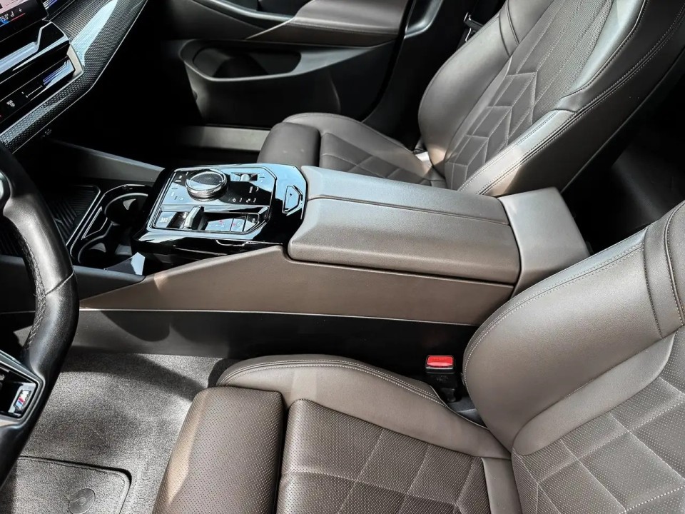 BMW Seria 5 M-Sport 520d - foto 14