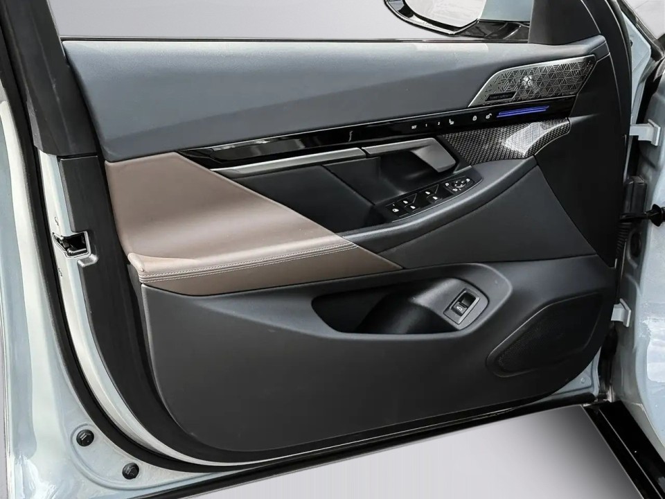 BMW Seria 5 M-Sport 520d - foto 17