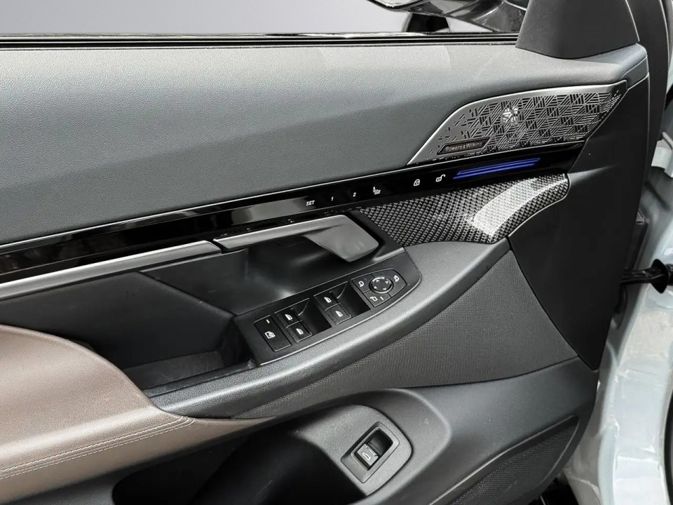 BMW Seria 5 M-Sport 520d - foto 18