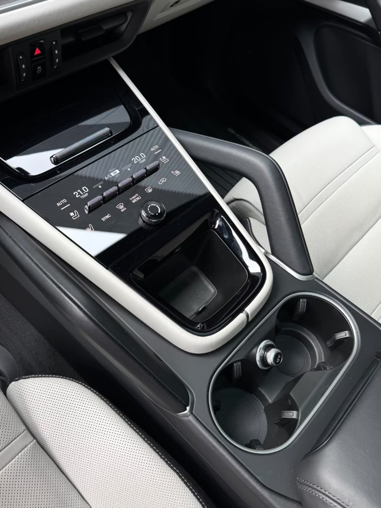 Porsche Cayenne - foto 12