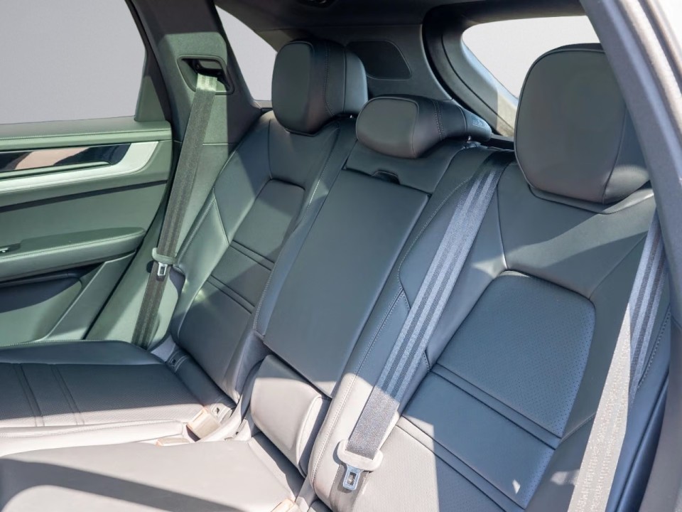 PORSCHE Cayenne 2025 — imagine 19