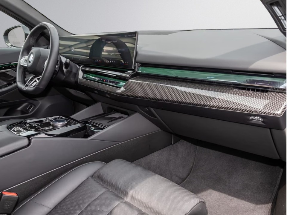BMW 5 Series 2025 — imagine 19