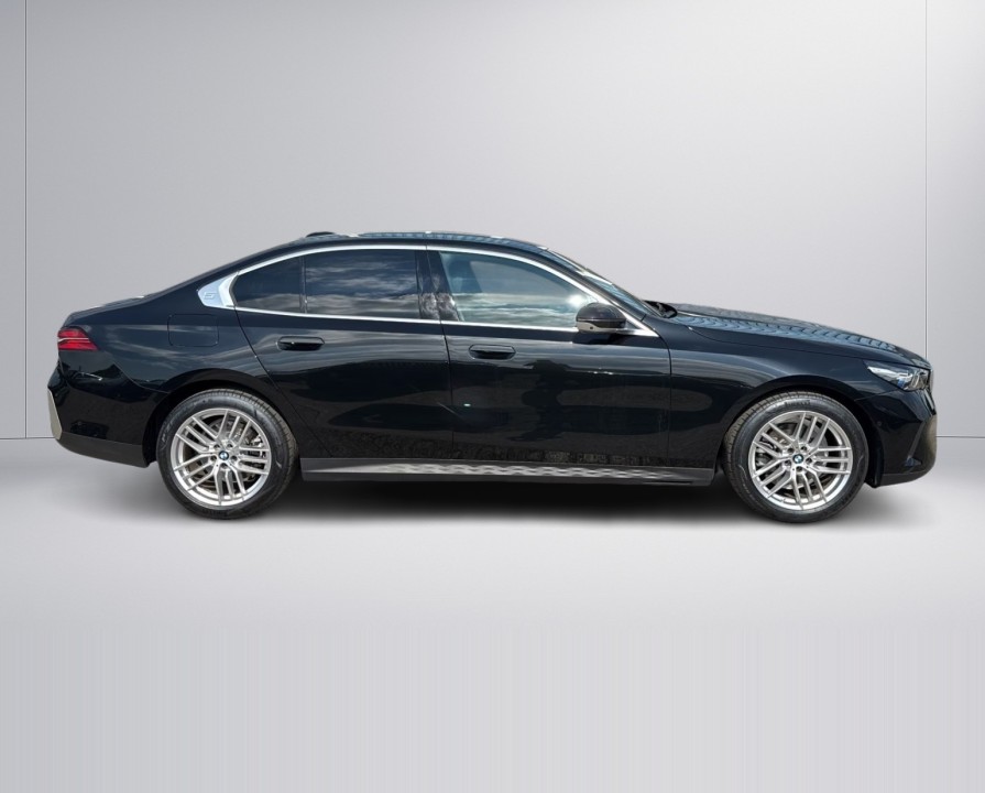 BMW 5 Series 2025 — imagine 2