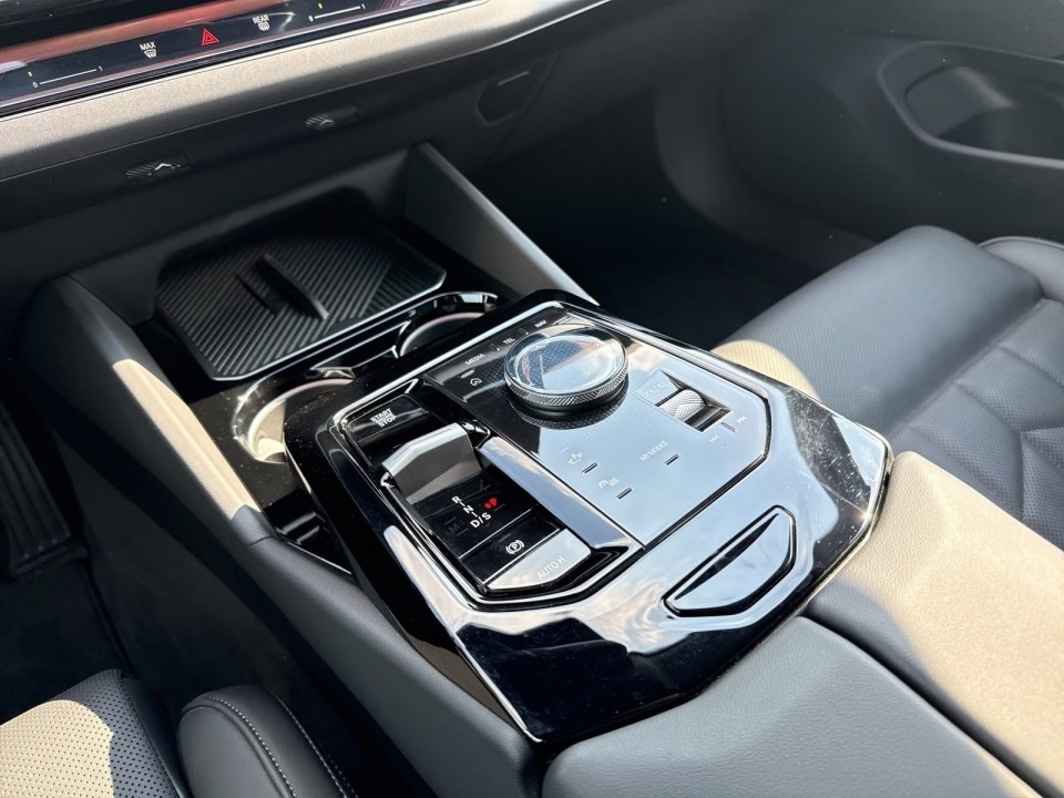 BMW 5 Series 2025 — imagine 19