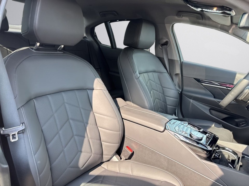 BMW 5 Series 2025 — imagine 15