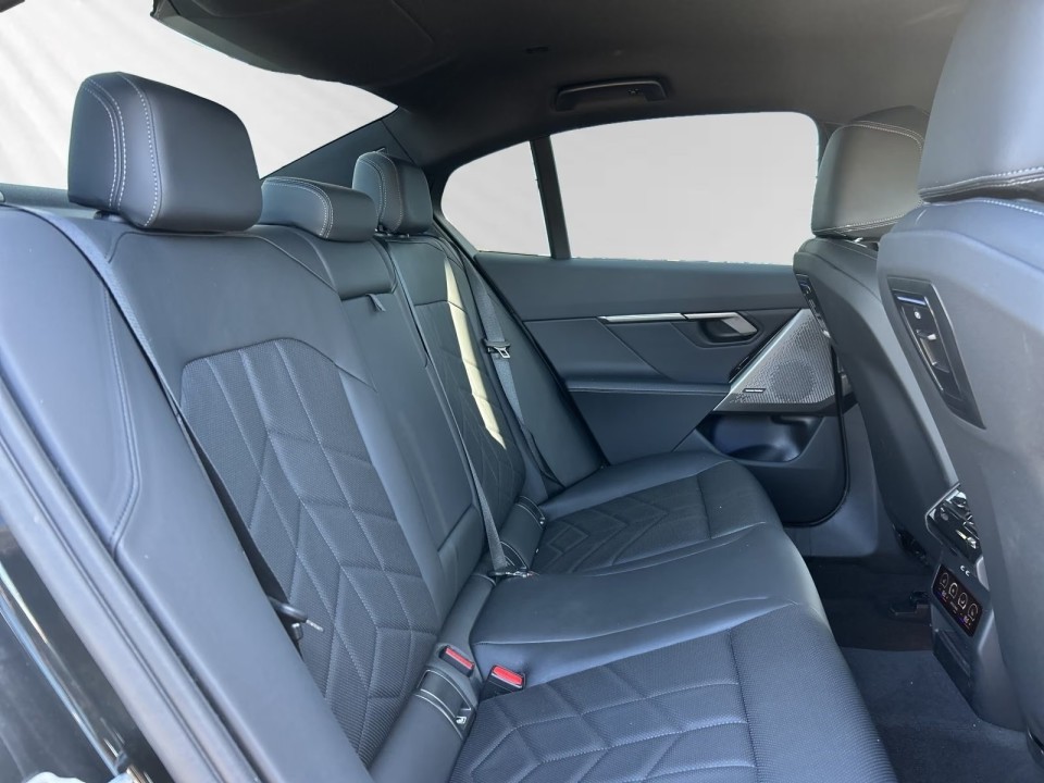 BMW Seria 5 520d xDrive M-Sport - foto 11