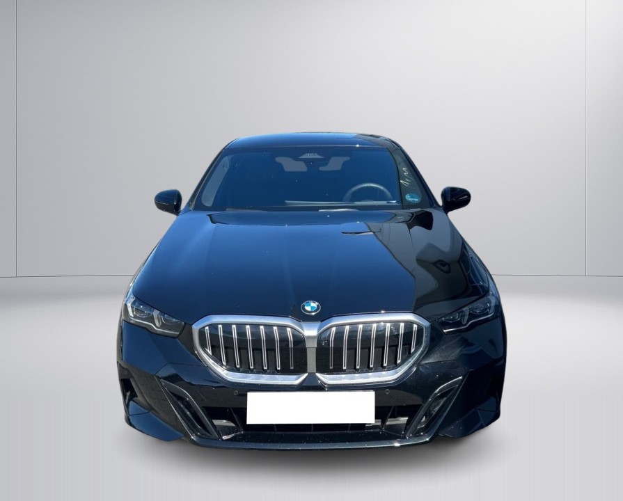BMW Seria 5 520d xDrive M-Sport (5)