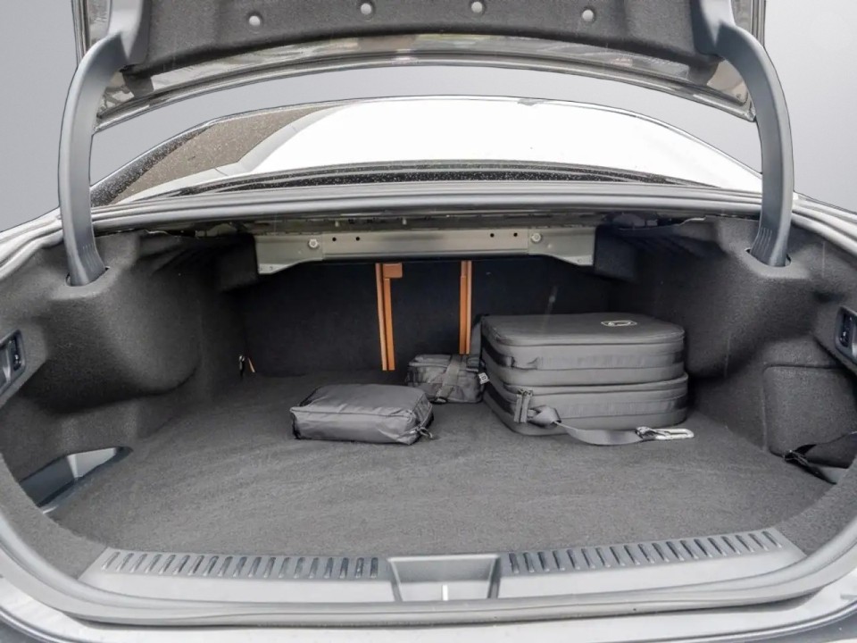 Mercedes-Benz E 400e 4MATIC - foto 11