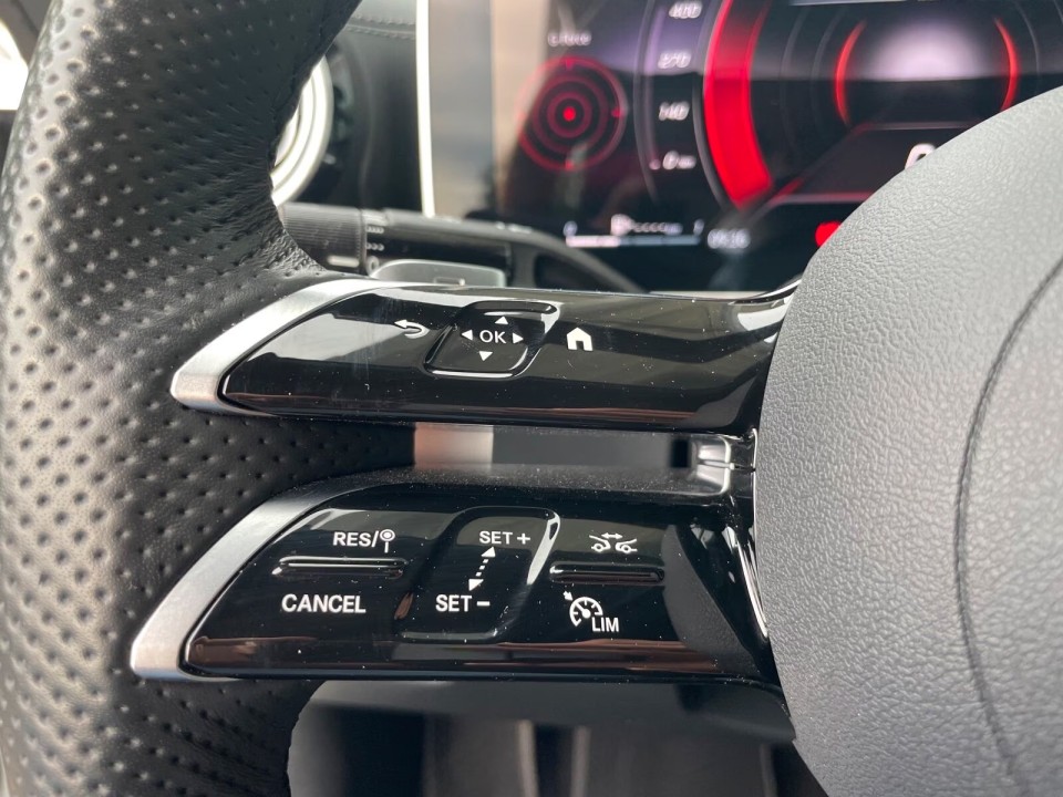 Mercedes-Benz CLE Cabriolet 300 4MATIC AMG Line - foto 17