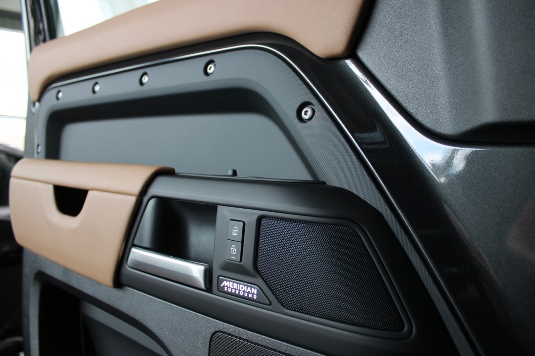 Land Rover Defender 110 D350 X-Dynamic - foto 17