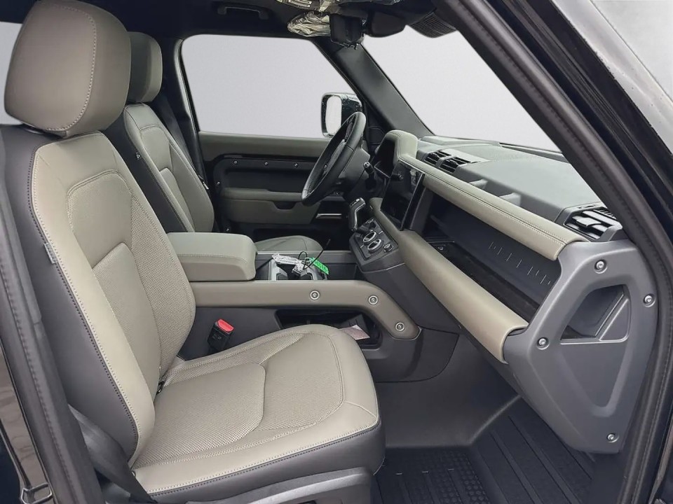 Land Rover Defender 110 D300 X-Dynamic SE - foto 6