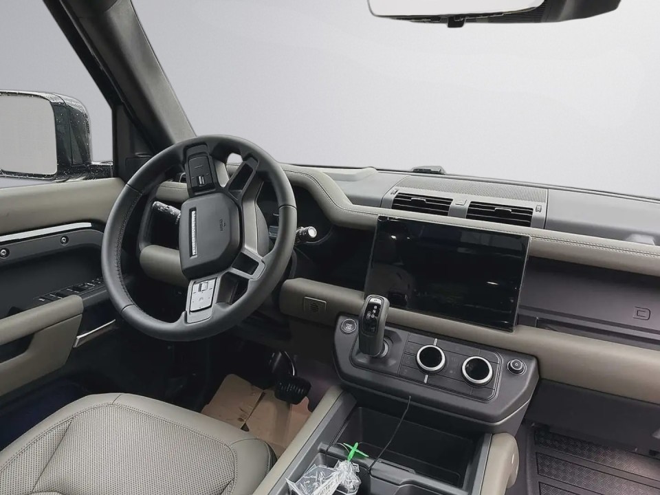 Land Rover Defender 110 D300 X-Dynamic SE - foto 8