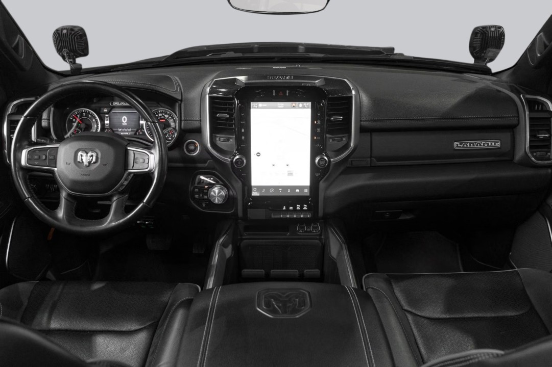 Dodge RAM 1500 Laramie 4x4 - foto 11