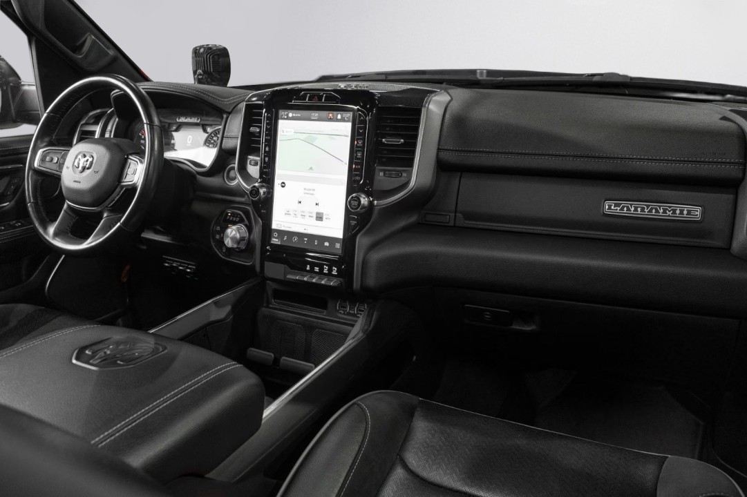 Dodge RAM 1500 Laramie 4x4 - foto 10