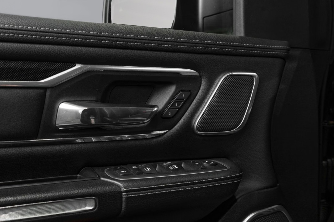 Dodge RAM 1500 Laramie 4x4 - foto 21