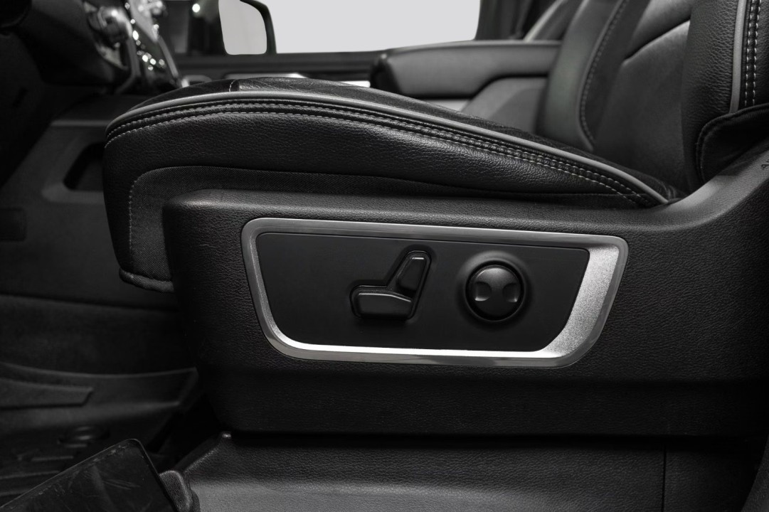 Dodge RAM 1500 Laramie 4x4 - foto 22