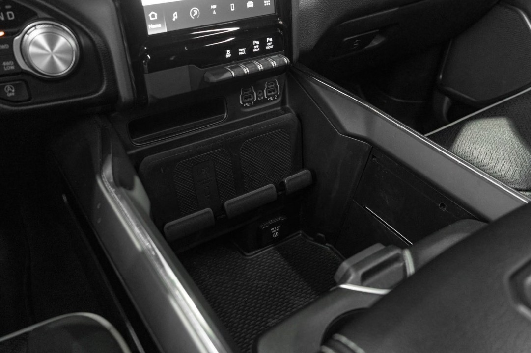 Dodge RAM 1500 Laramie 4x4 - foto 14