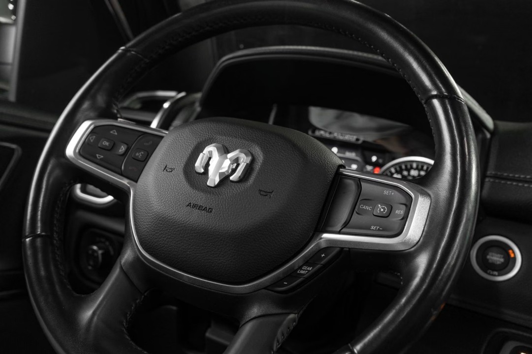Dodge RAM 1500 Laramie 4x4 - foto 12