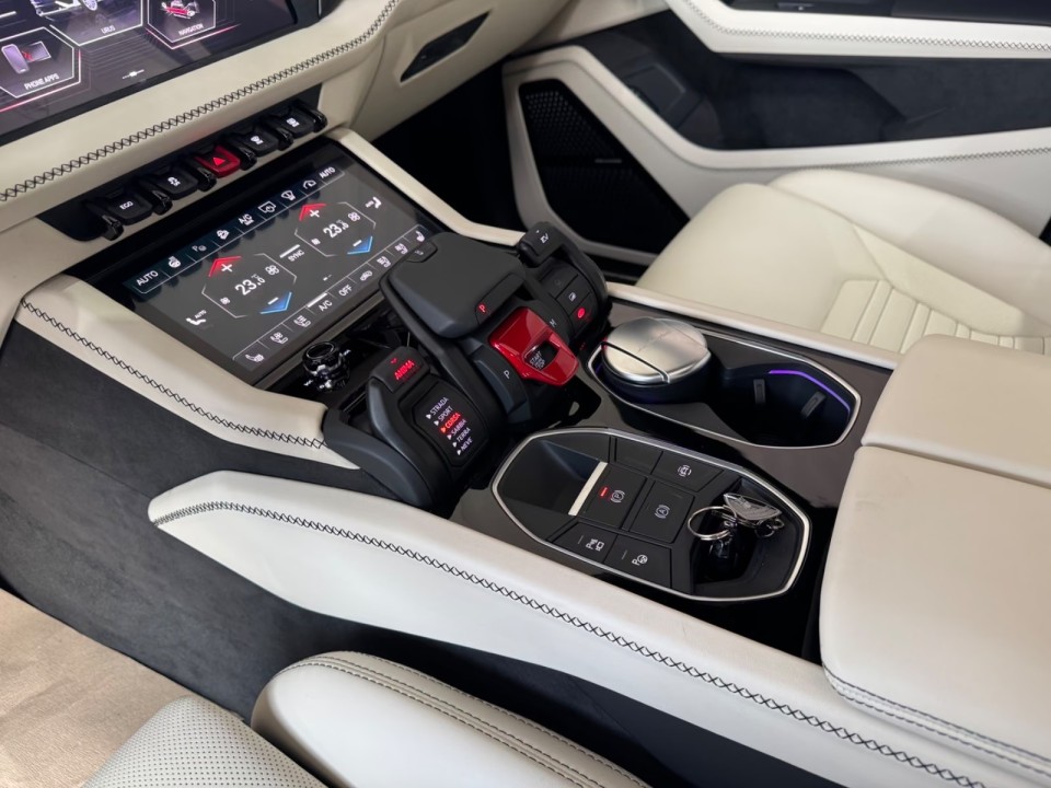 Lamborghini URUS SE - foto 28