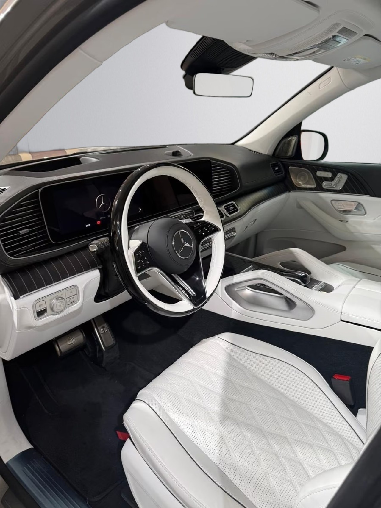 Mercedes-Benz GLS Maybach 600 Night Series (5)