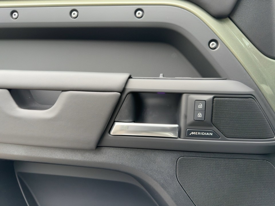 Land Rover Defender 110 D300 X-Dynamic HSE - foto 14