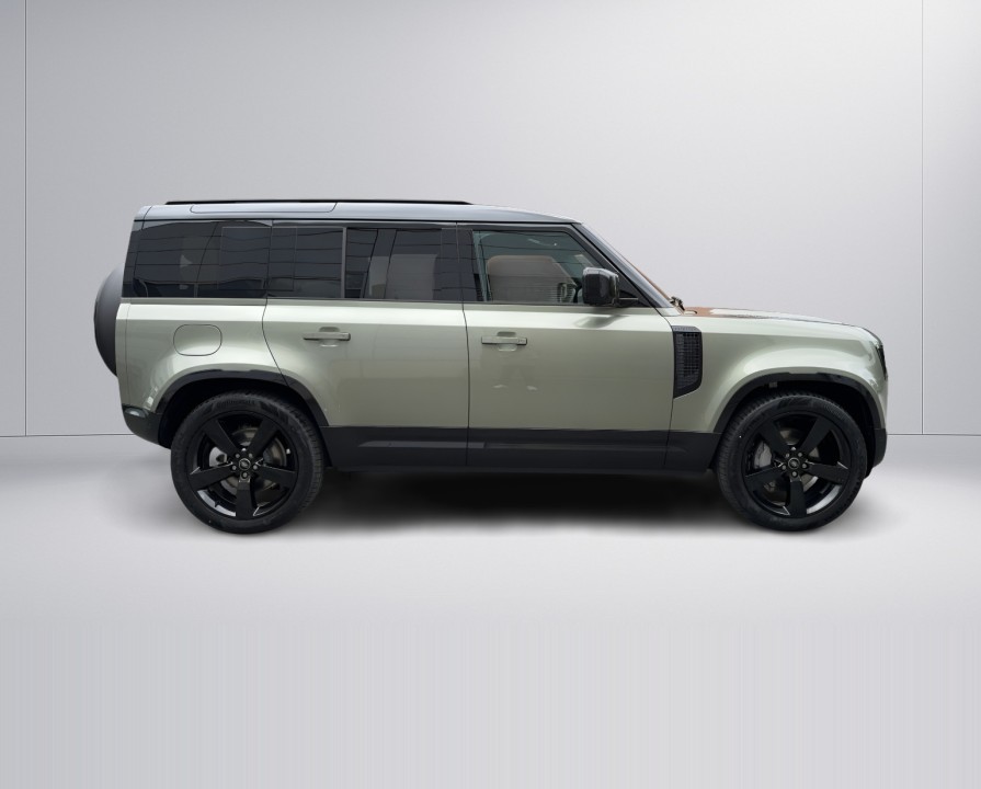 Land Rover Defender 110 D300 X-Dynamic HSE (2)