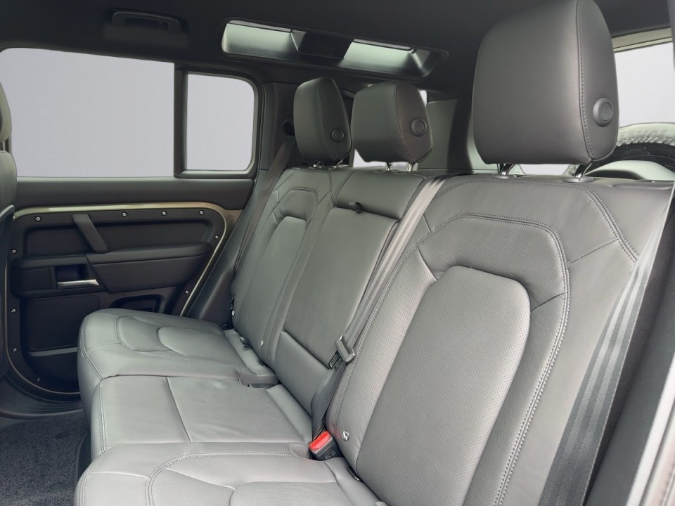 Land Rover Defender 110 D300 X-Dynamic HSE - foto 8