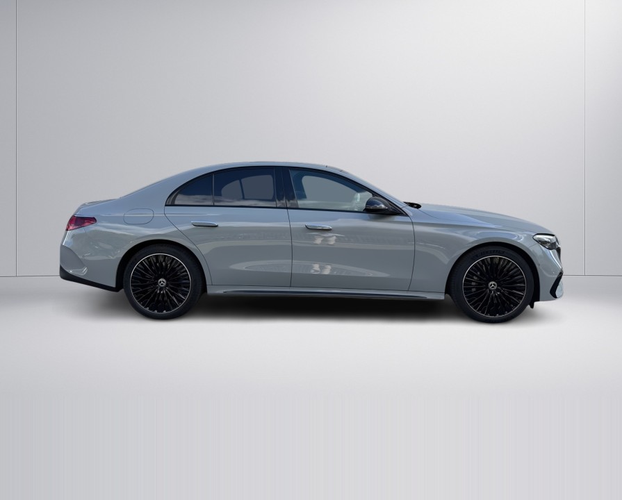 Mercedes-Benz E 300e AMG Line (2)