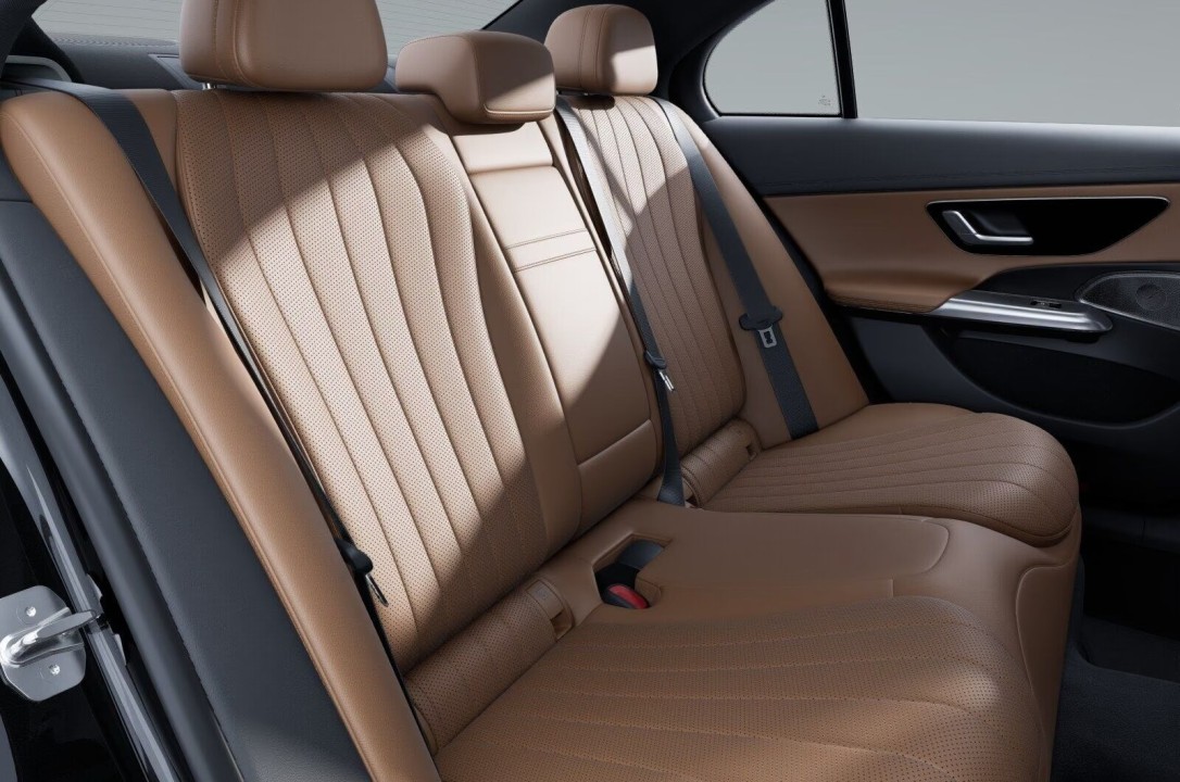 Mercedes-Benz E 200 AMG Line - foto 9