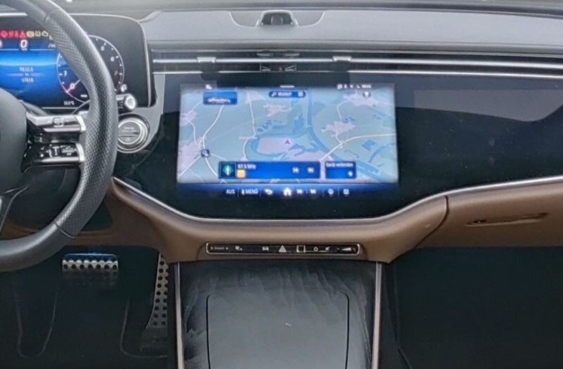 Mercedes-Benz E 200 AMG Line - foto 10