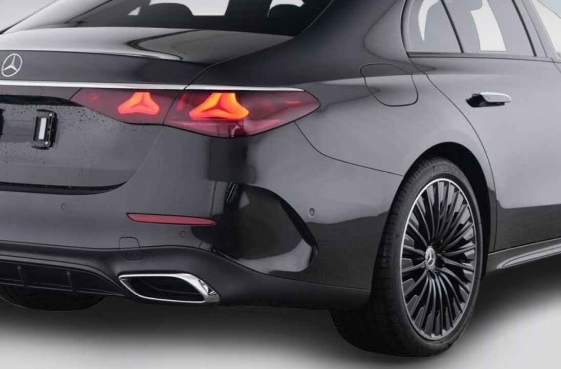 Mercedes-Benz E 200 AMG Line - foto 14