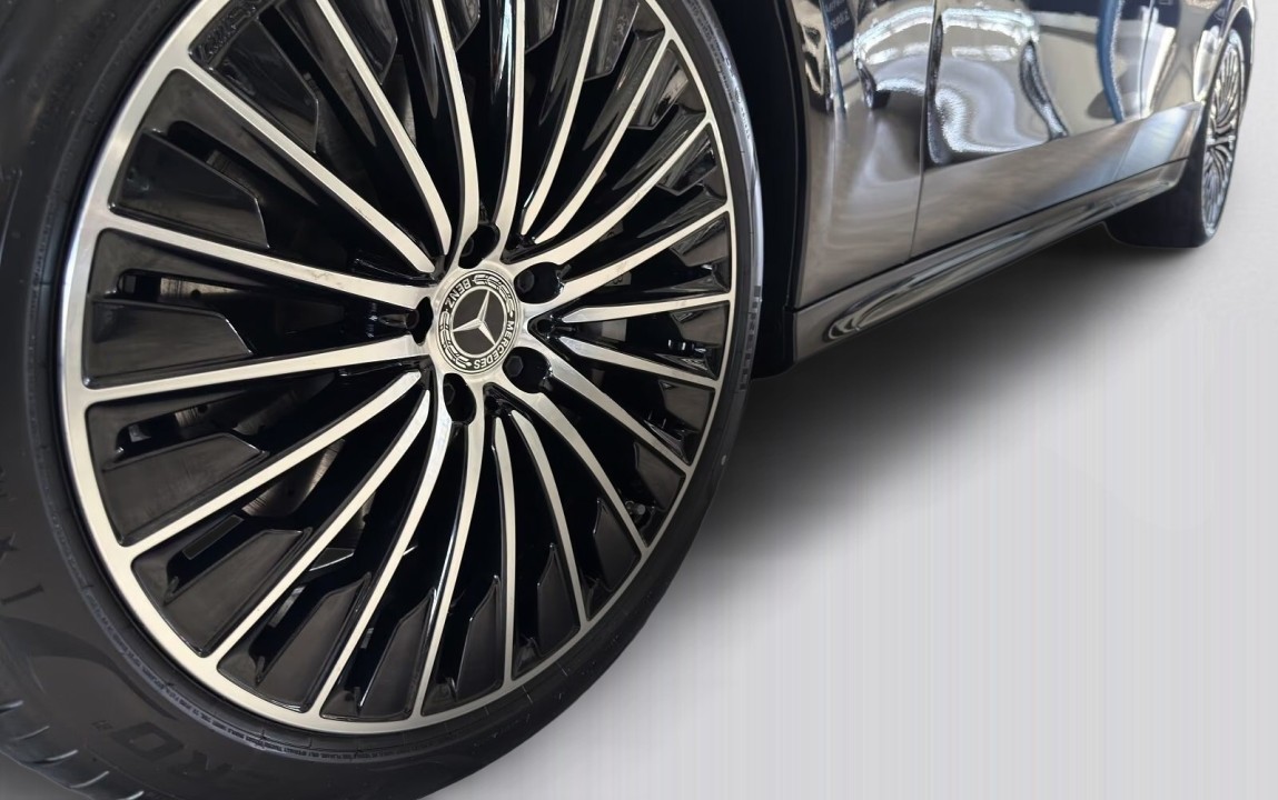 Mercedes-Benz E 200 AMG Line - foto 24