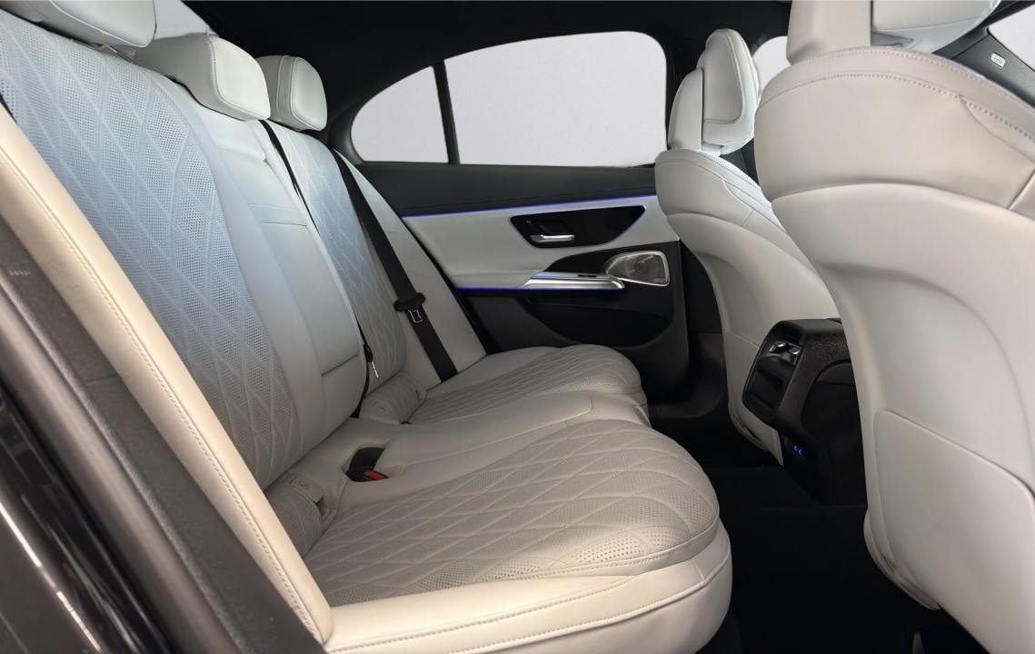 Mercedes-Benz E 200 AMG Line - foto 8