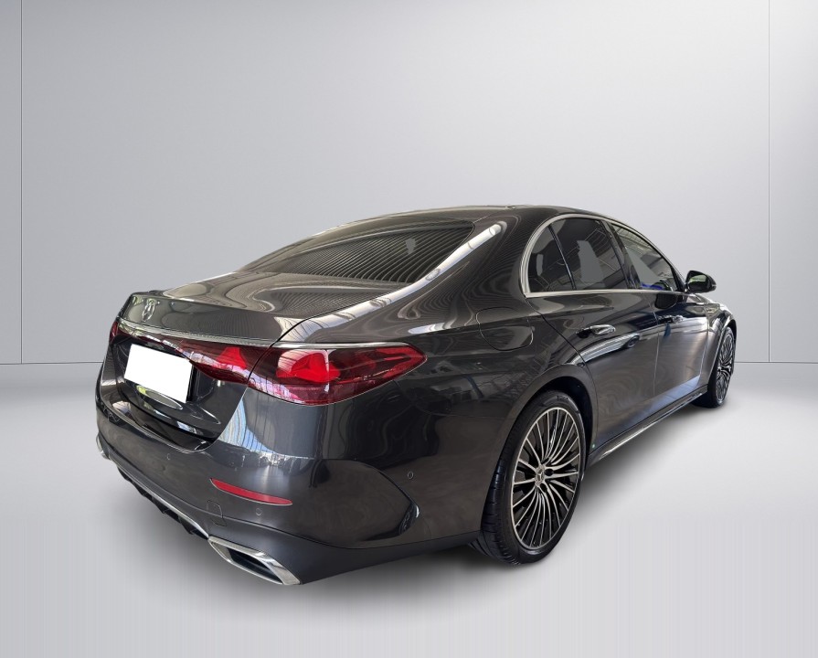Mercedes-Benz E 200 AMG Line (3)