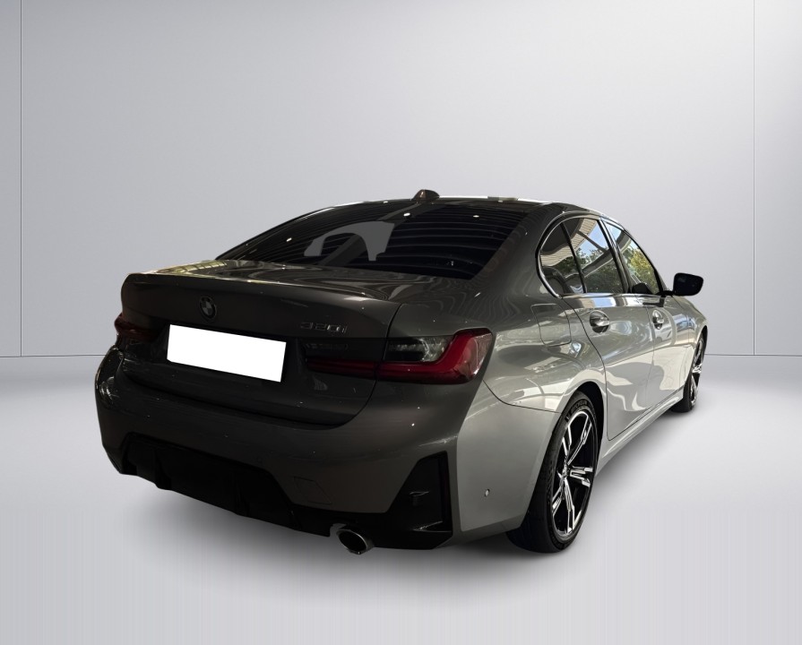 BMW Seria 3 320i M-Sport (2)