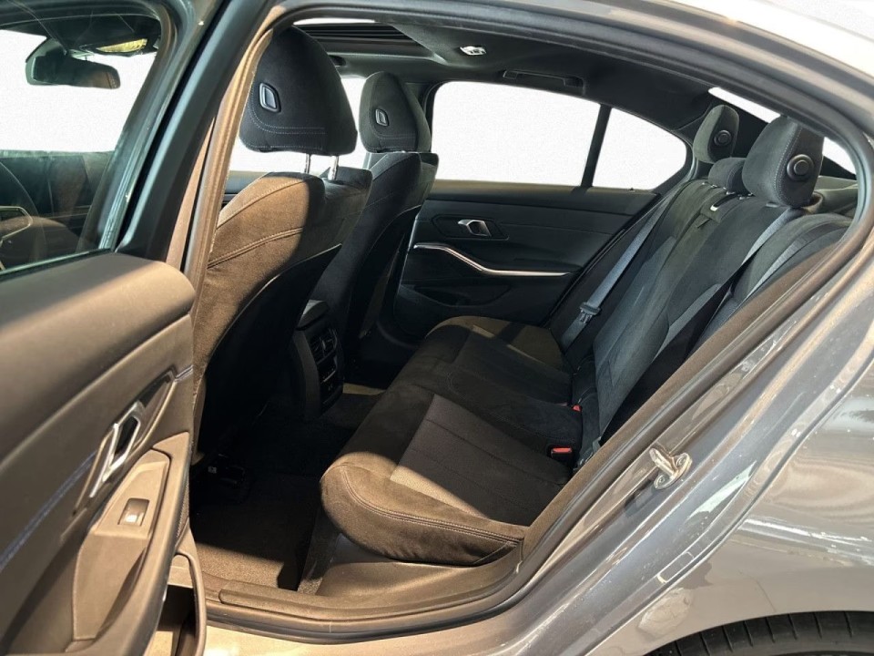 BMW Seria 3 320i M-Sport - foto 7