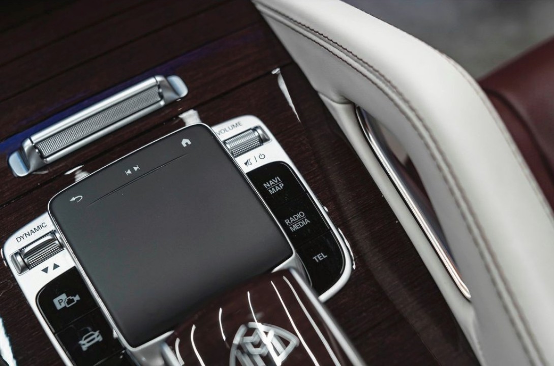 Mercedes-Benz GLS Maybach 600 - foto 11