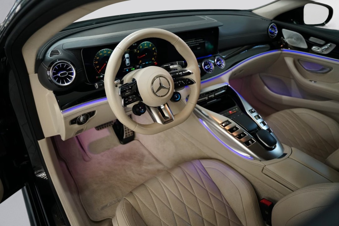 Mercedes-Benz AMG GT 43 4MATIC - foto 8