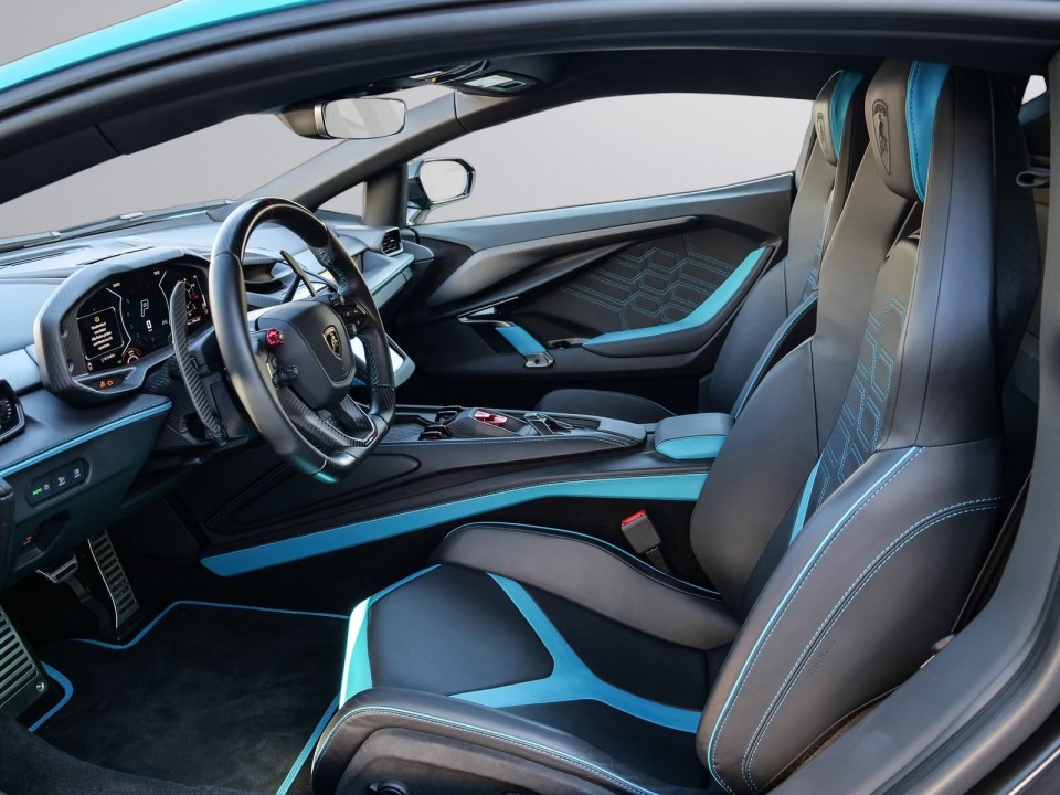 LAMBORGHINI Revuelto 2024 — imagine 18