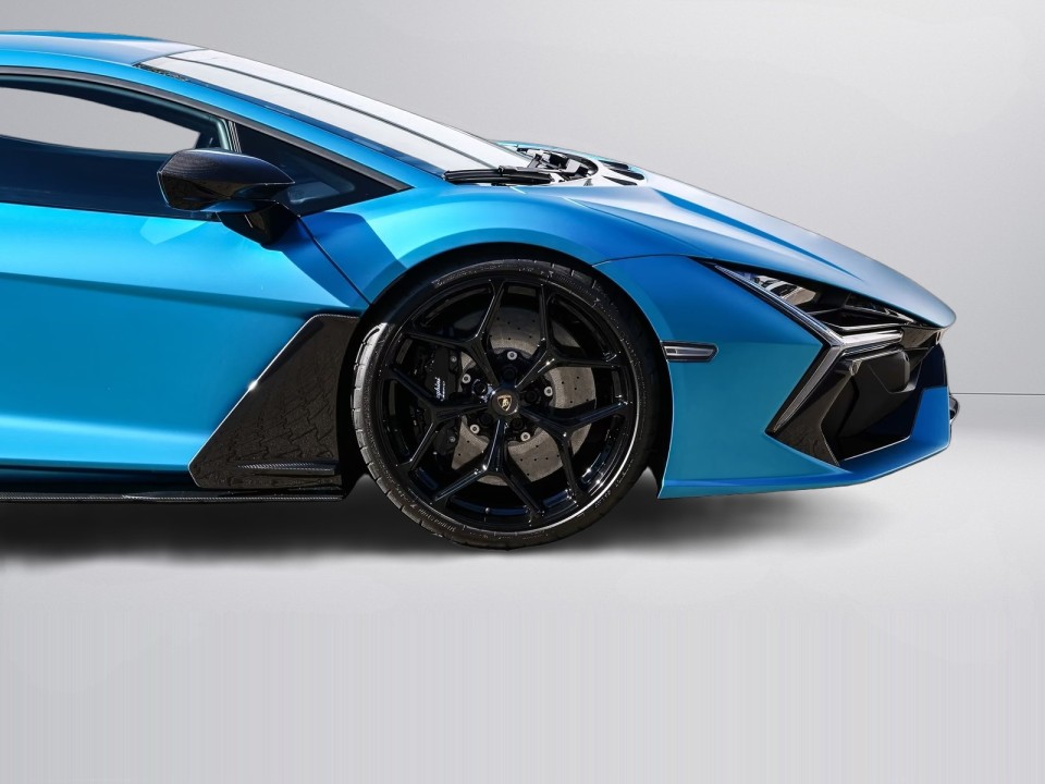 Lamborghini Revuelto - foto 24