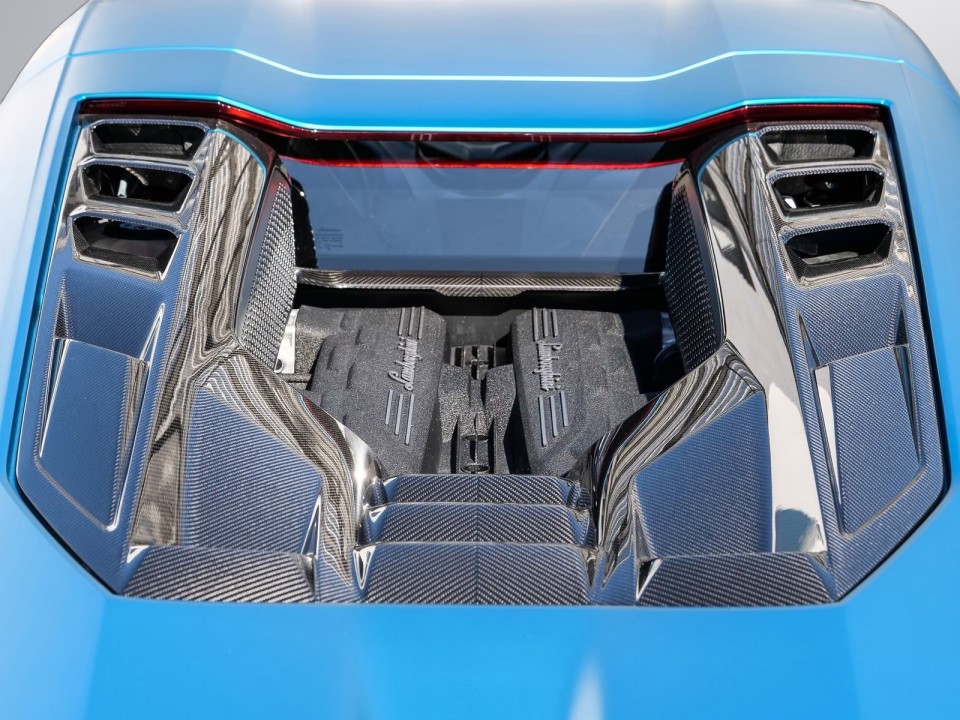 Lamborghini Revuelto - foto 18