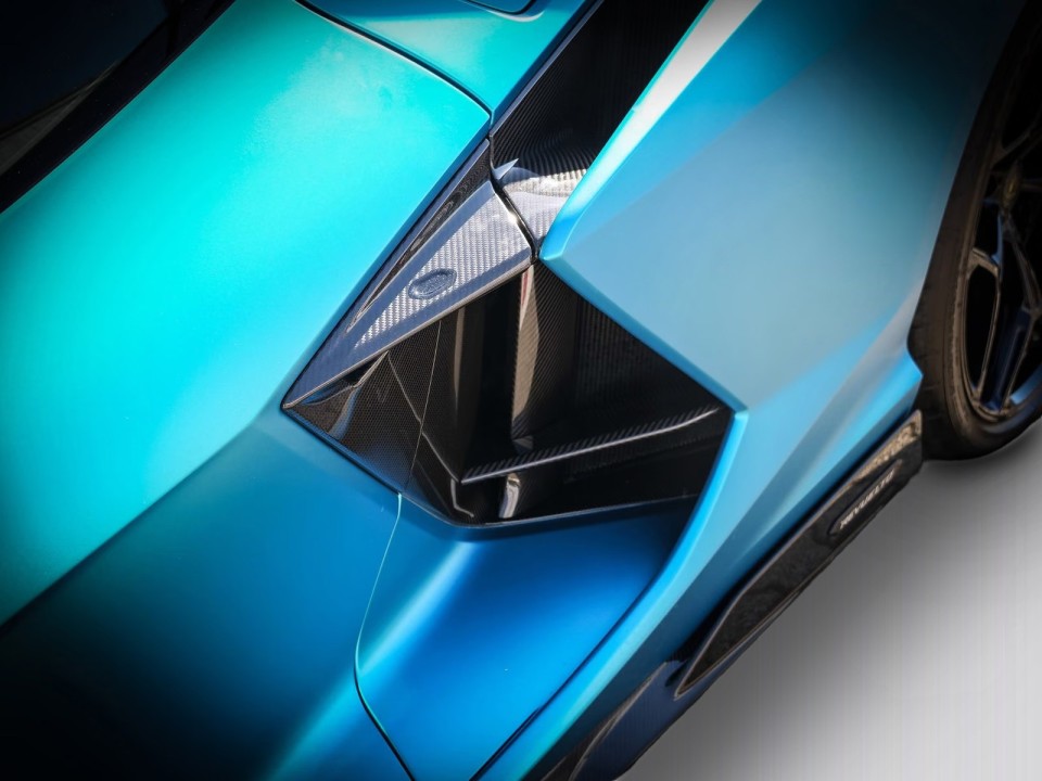 Lamborghini Revuelto - foto 22