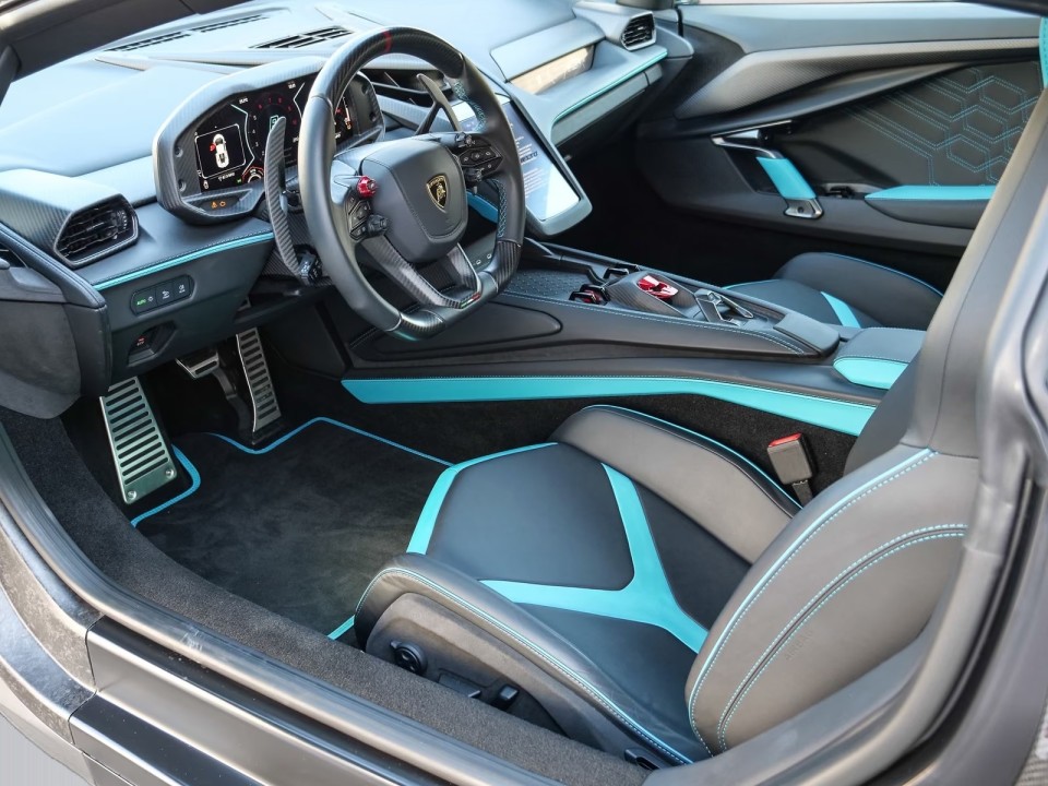 LAMBORGHINI Revuelto 2024 — imagine 17