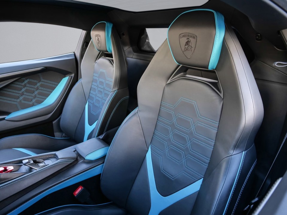 Lamborghini Revuelto - foto 16