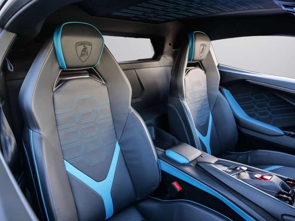 Lamborghini Revuelto - foto 15