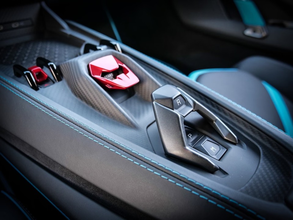 Lamborghini Revuelto - foto 12